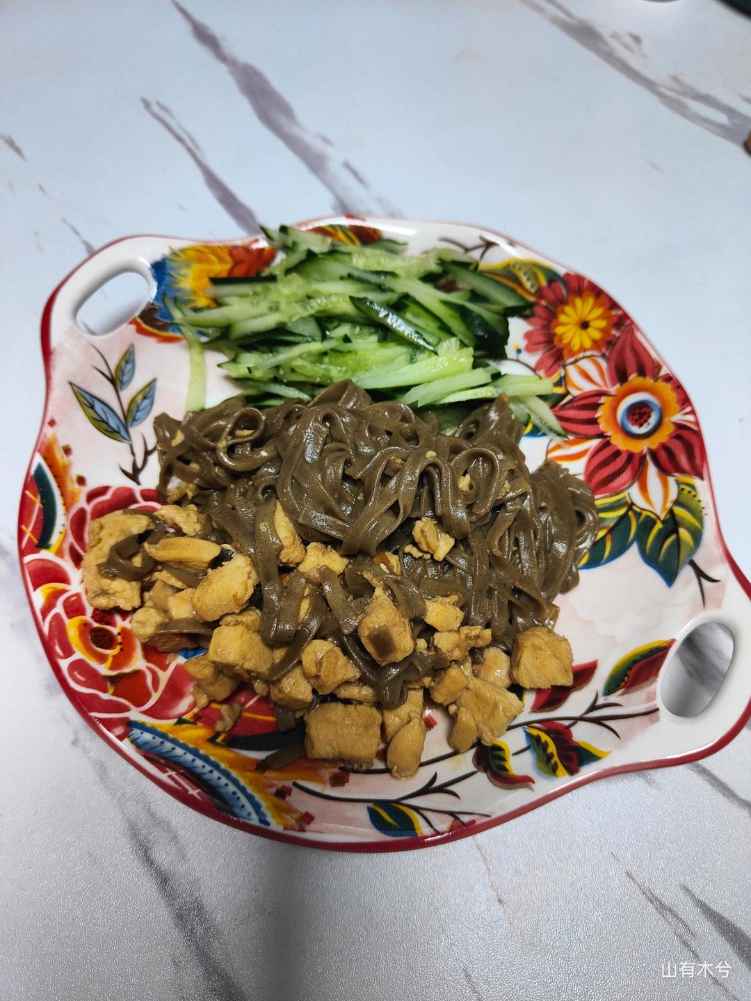 鸡胸炸酱荞麦面｜减脂也能快乐嗦面