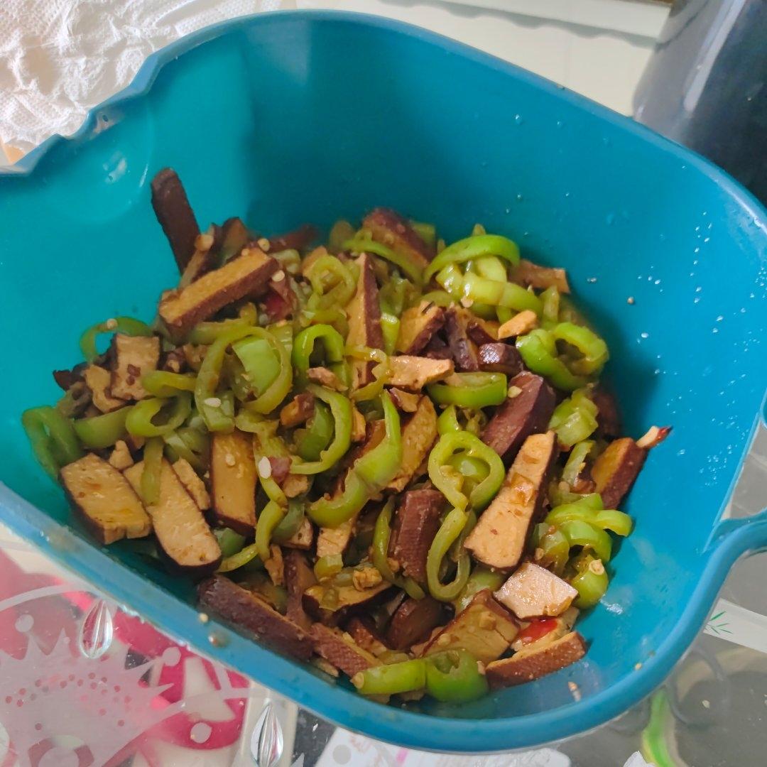 香干炒青椒（比荤菜还好吃的素菜）