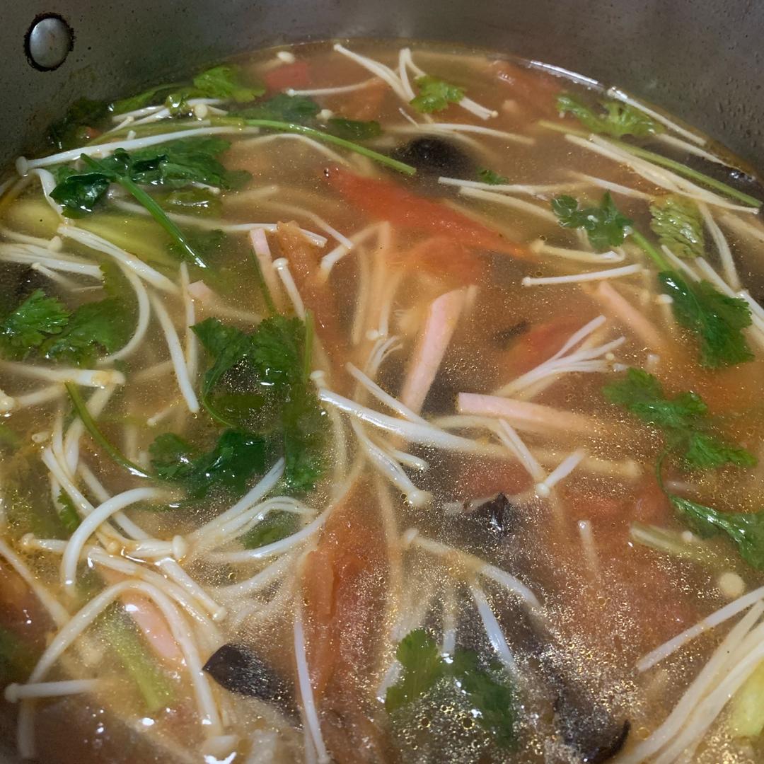 金针菇火腿丝酸辣汤
