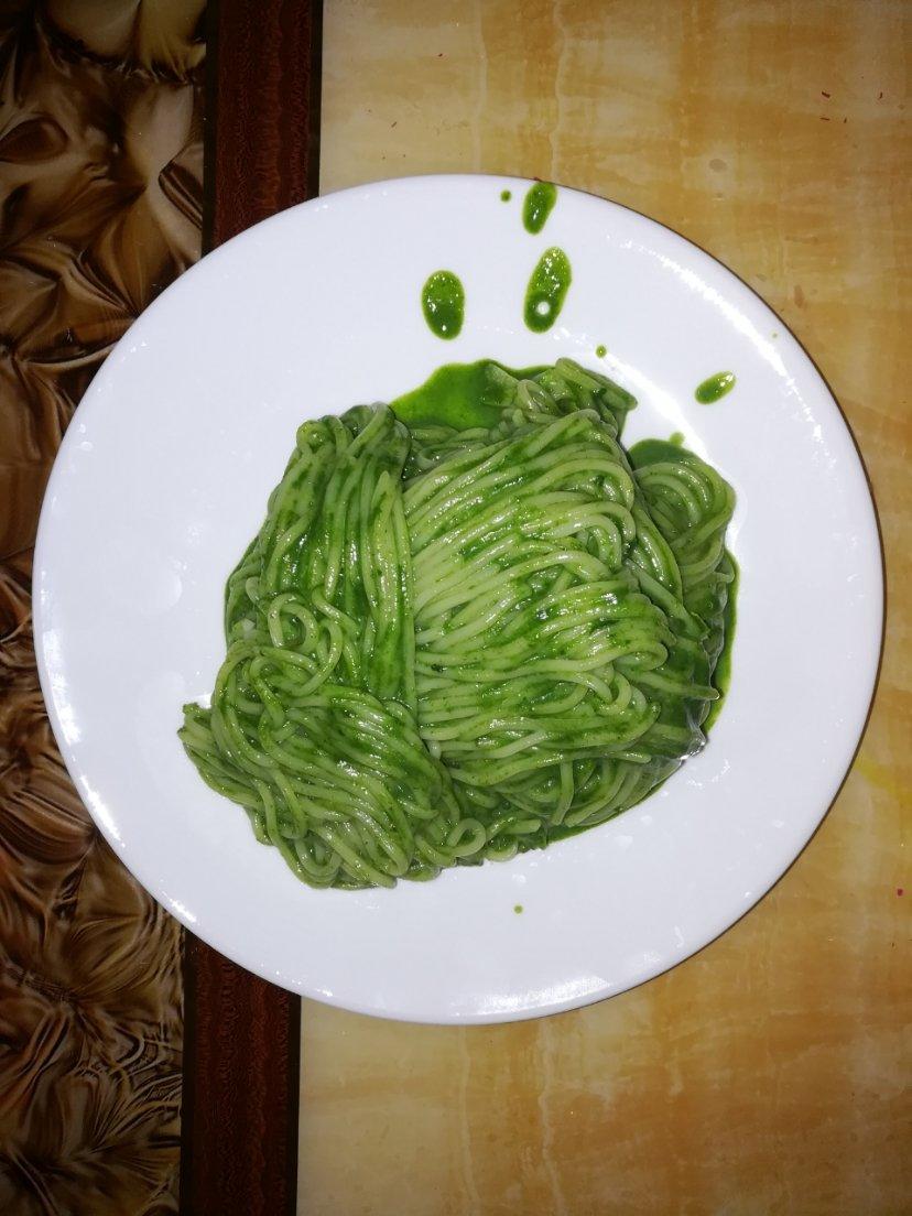 奶油菠菜青酱意大利面