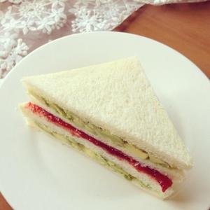草莓牛油果三明治的做法 步骤6