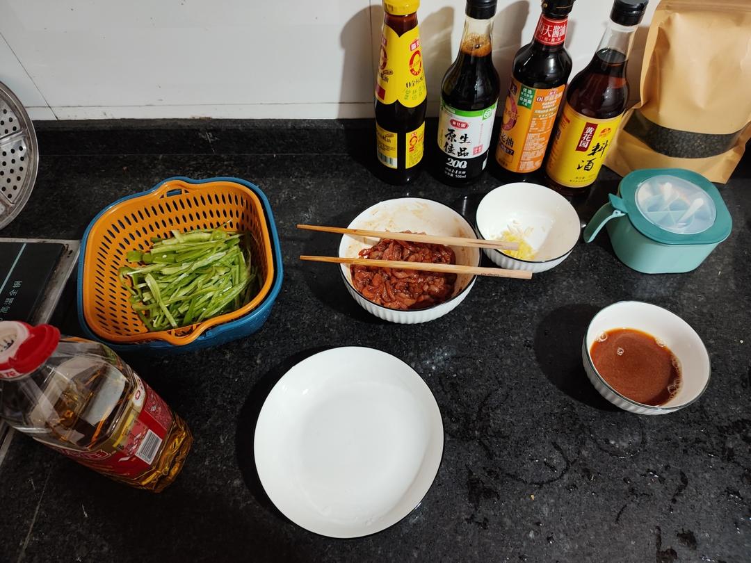 青椒肉丝，这样炒太好吃了。