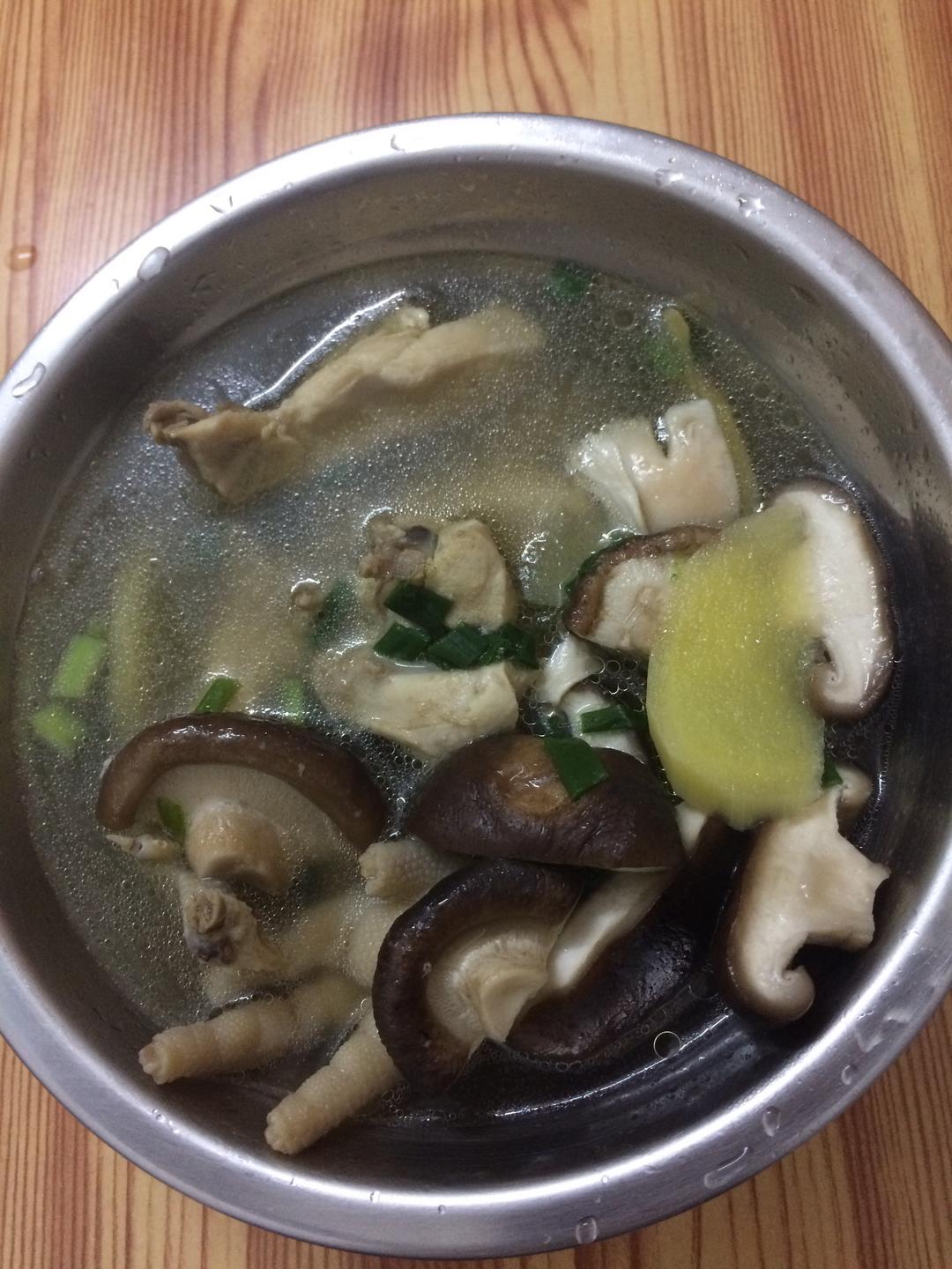 墨鱼鸡汤的做法