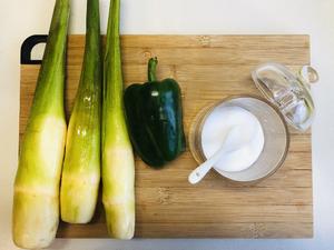 青椒茭白丝的做法 步骤1