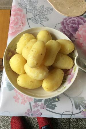 红烧土豆的做法 步骤2