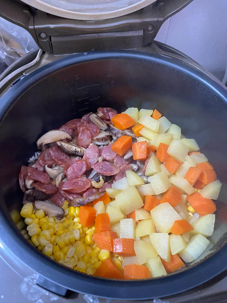 巨好吃巨简单的超级焖饭！一口气干三碗