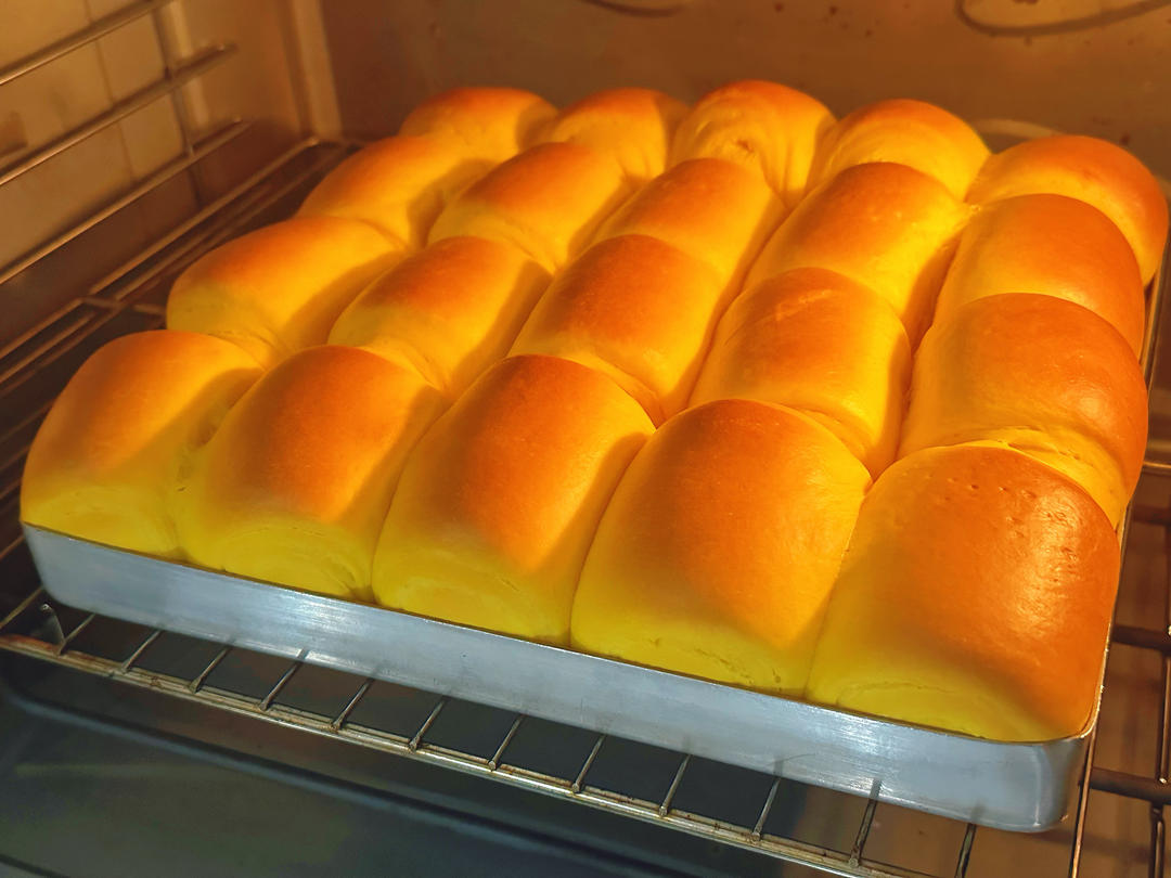 不加一滴水！这南瓜餐包太拉丝了，做法巨简单！