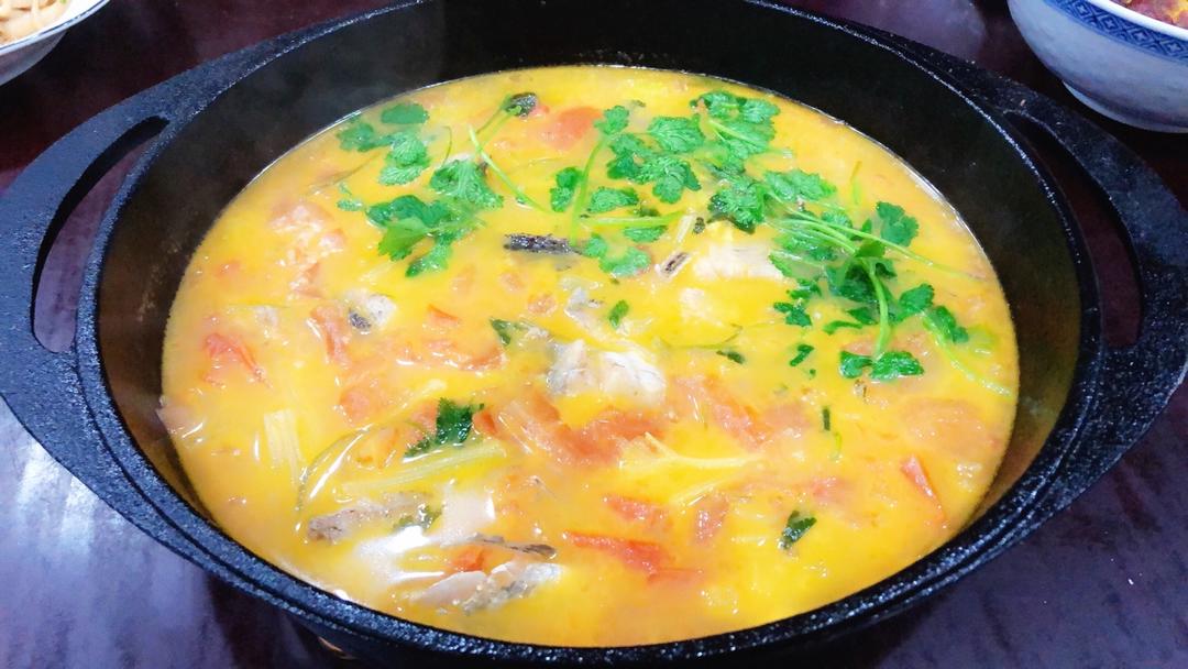 家常蔬菜鱼汤：蔬菜煮鱼味道妙，葱姜蒜再见！