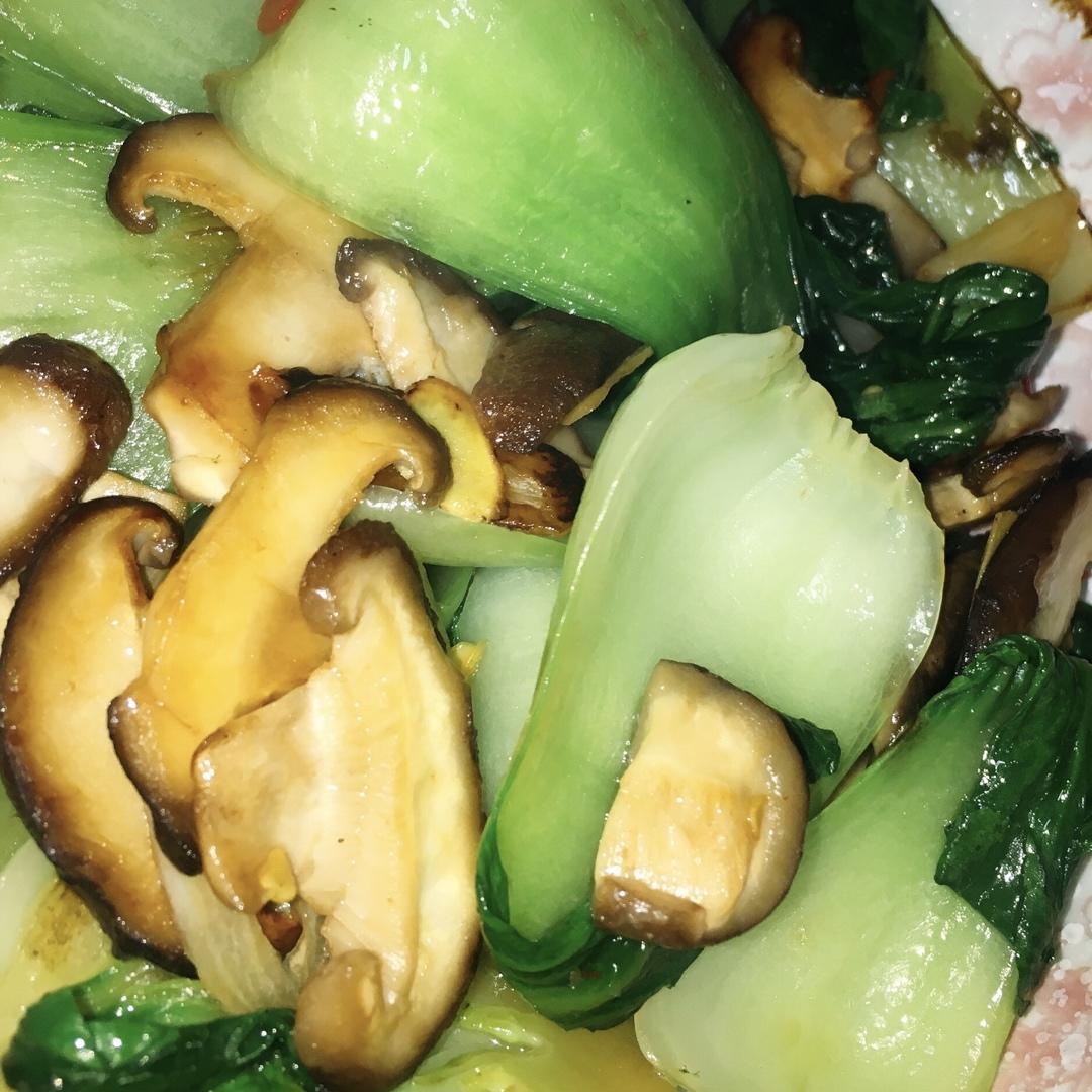 不出汤的油菜炒香菇