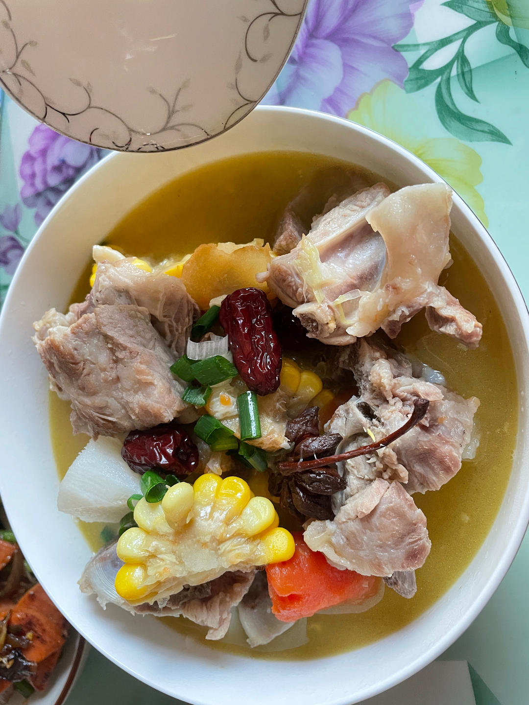 连吃三碗的玉米山药排骨汤