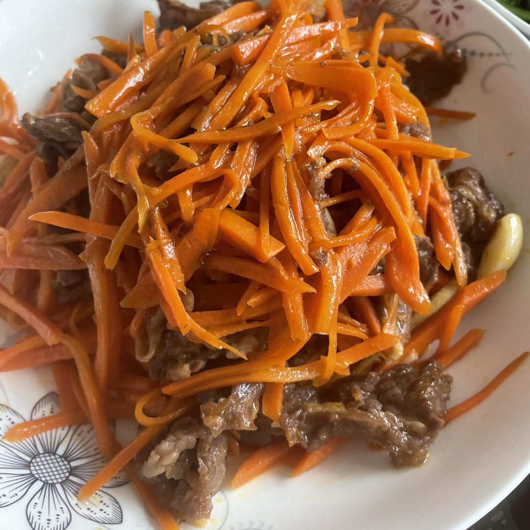 胡萝卜炒牛肉