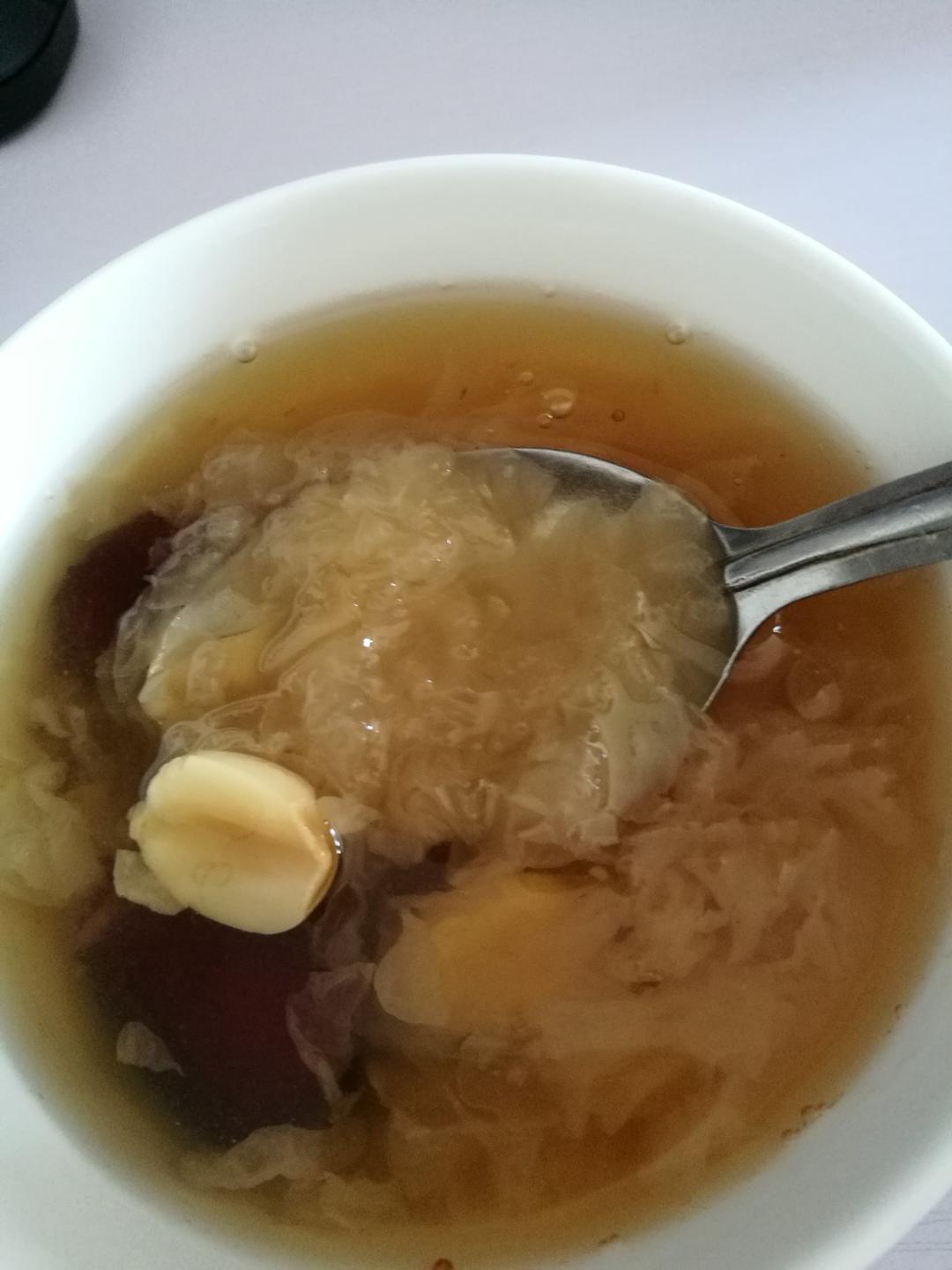 红枣银耳莲子羹