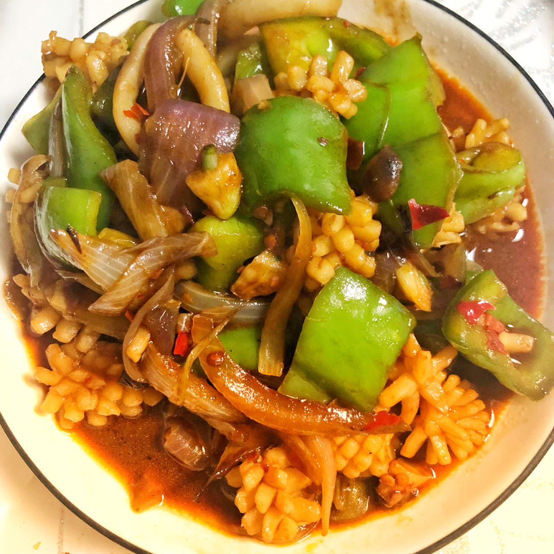 鱿鱼卷爆炒洋葱青辣椒