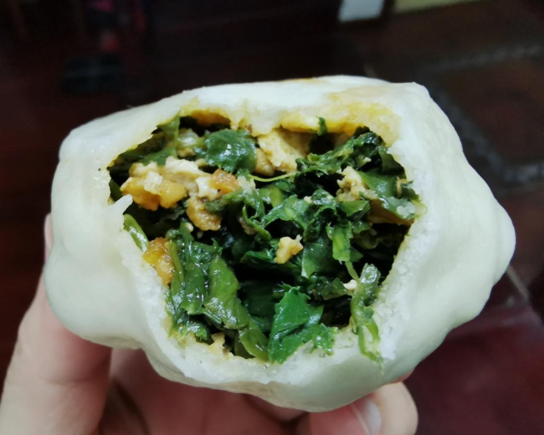 猪油渣荠菜鸡蛋包子的做法