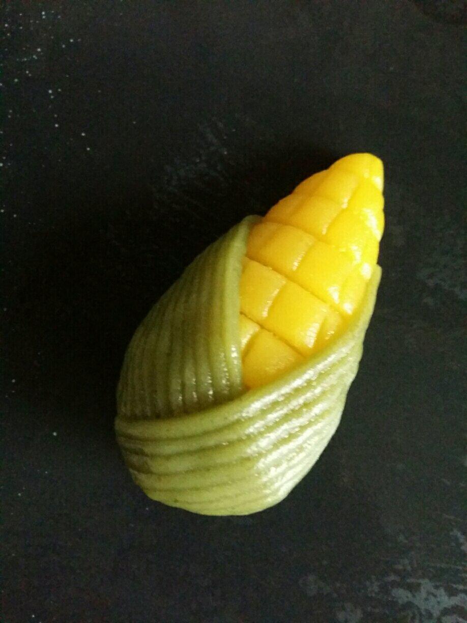 可爱又软糯的玉米棒糯米糍粑