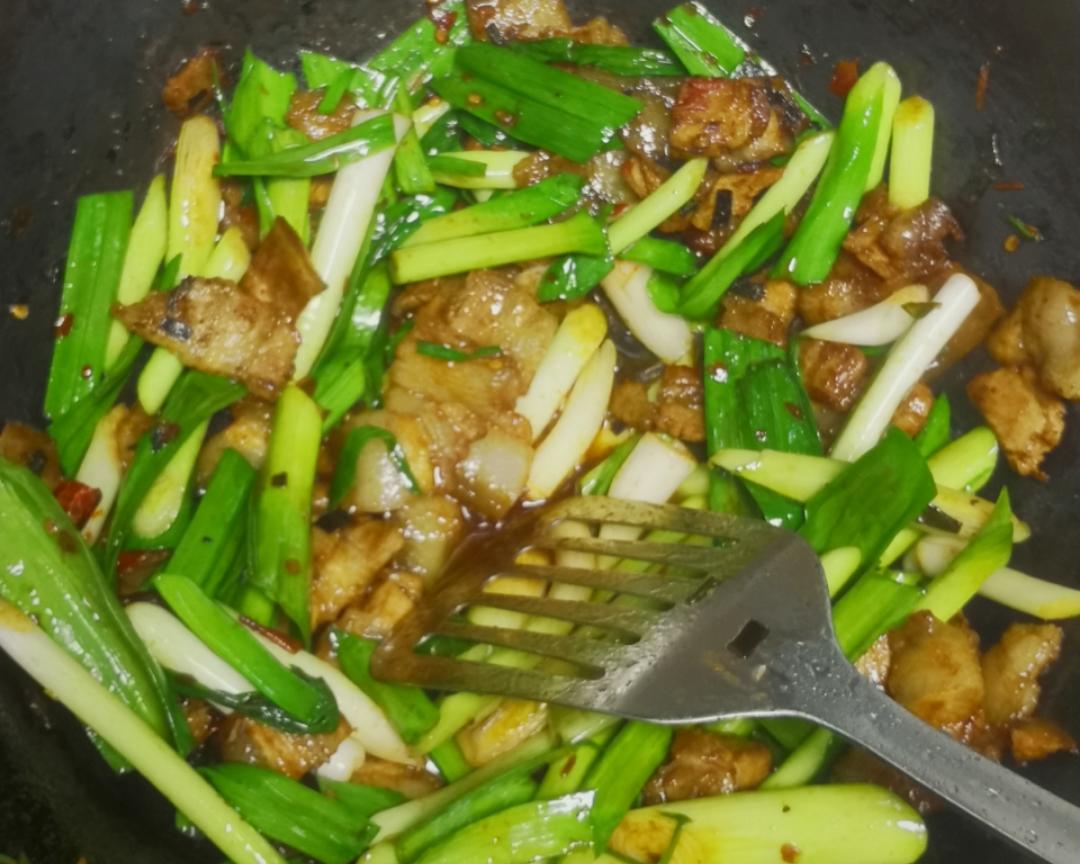 五花肉超级好吃的回锅肉炒蒜叶