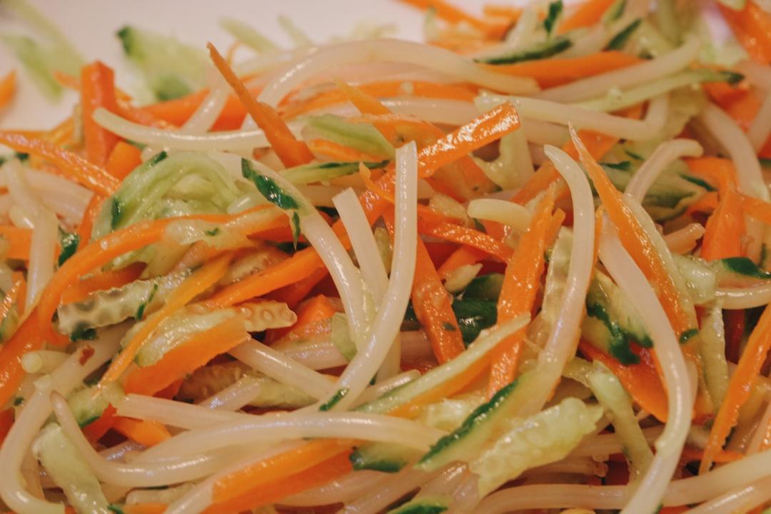 凉拌豆芽黄瓜菜