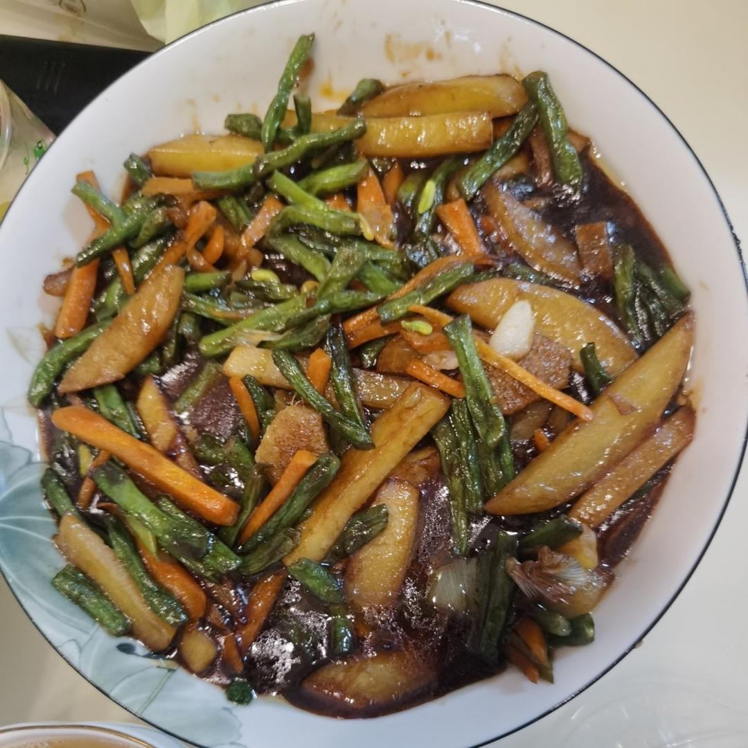 万万没有想到，土豆和豆角组合在一起，竟然能做成一道真正的下饭菜，按照我的这个方法去做，米饭一定能吃三大锅