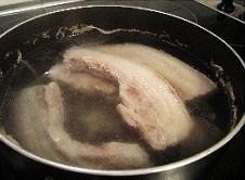 香干回锅肉的做法 步骤1