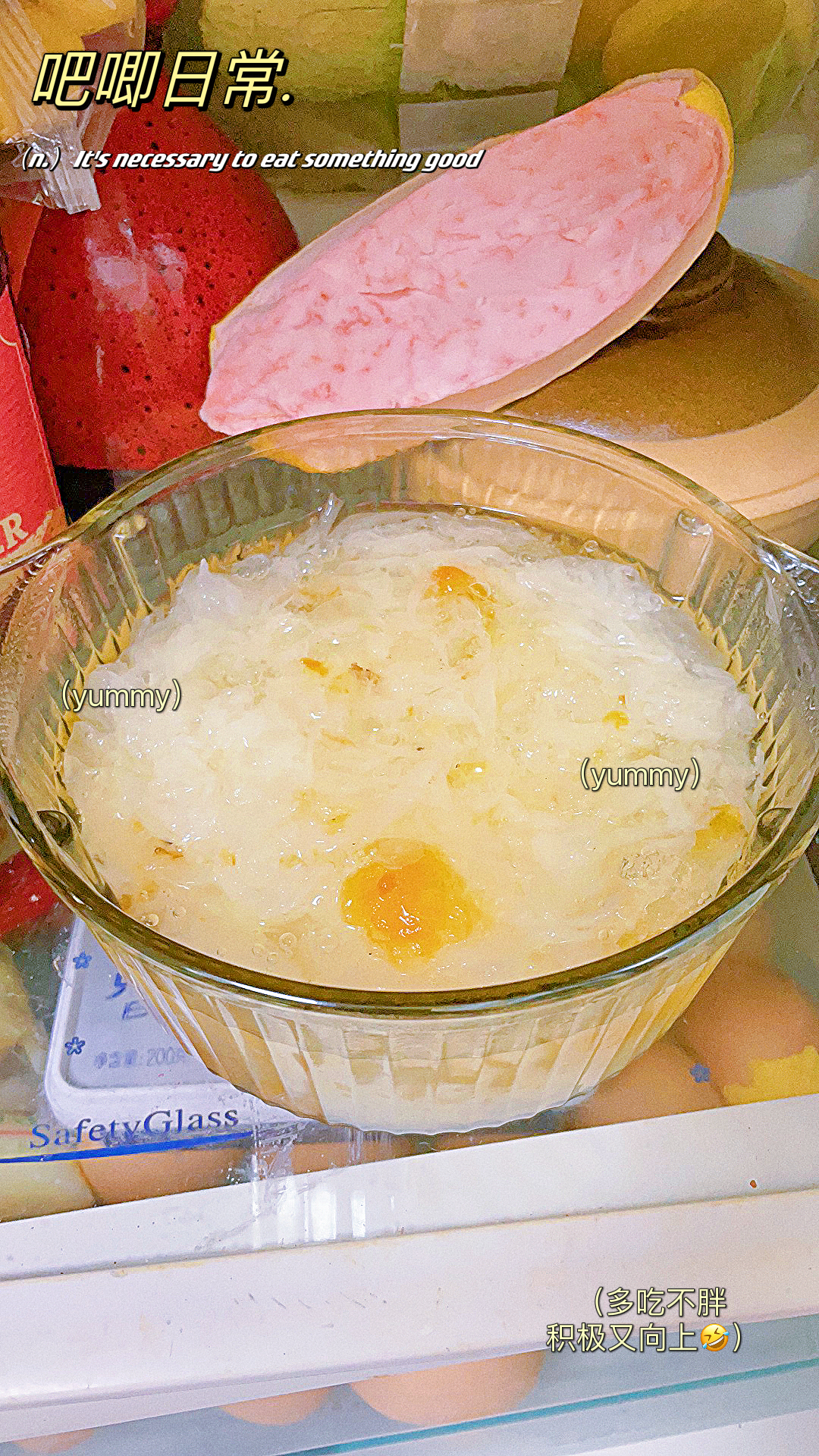 《桃胶皂角米雪燕银耳牛奶羹》据说一碗等于敷30片面膜的功效