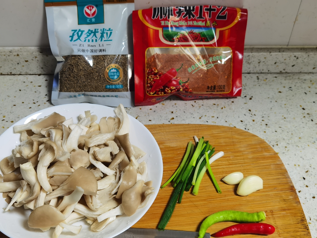 孜然干煸袖珍菇（平菇）- 爱烧烤必爱吃的做法 步骤1