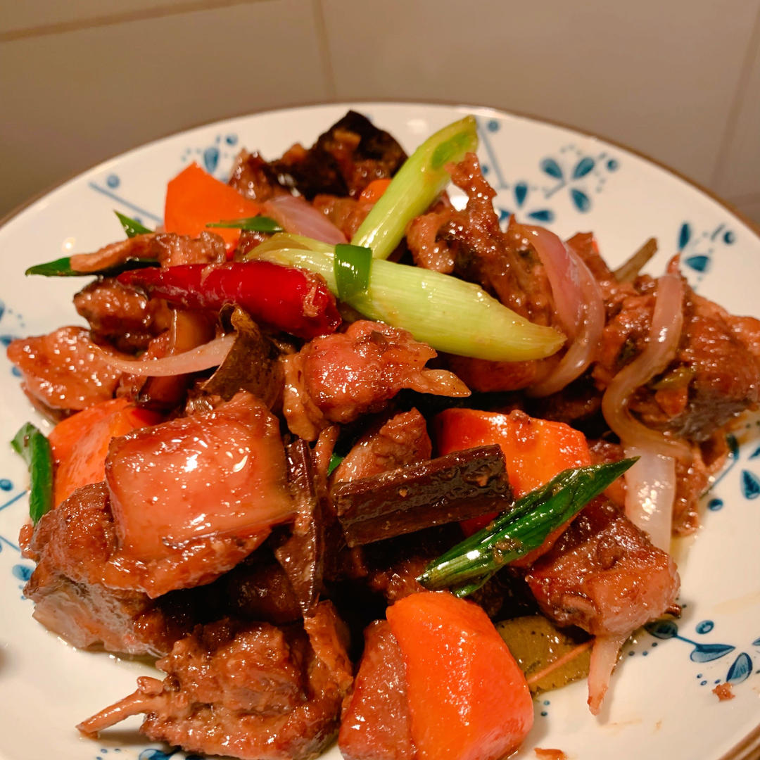 传统正宗的啤酒鸭配方和做法，鲜嫩香浓，只需炒千万不要焯水