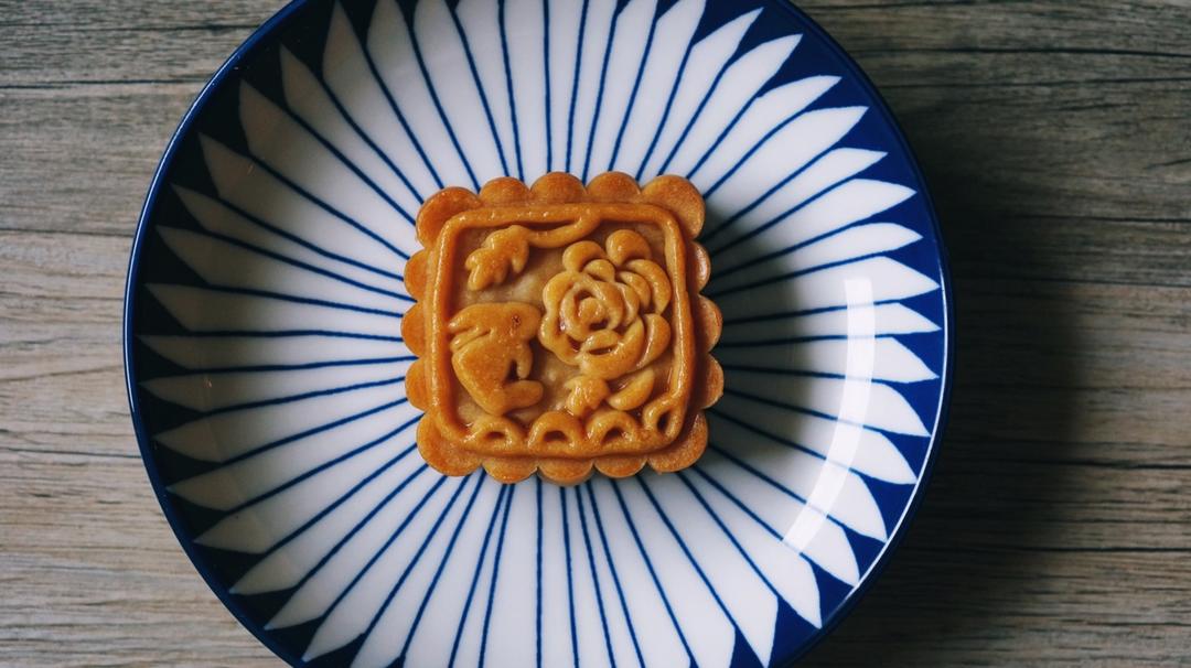 黑芝麻蛋黄月饼