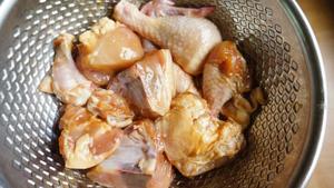 蠔油冬菇燜雞的做法 步骤2