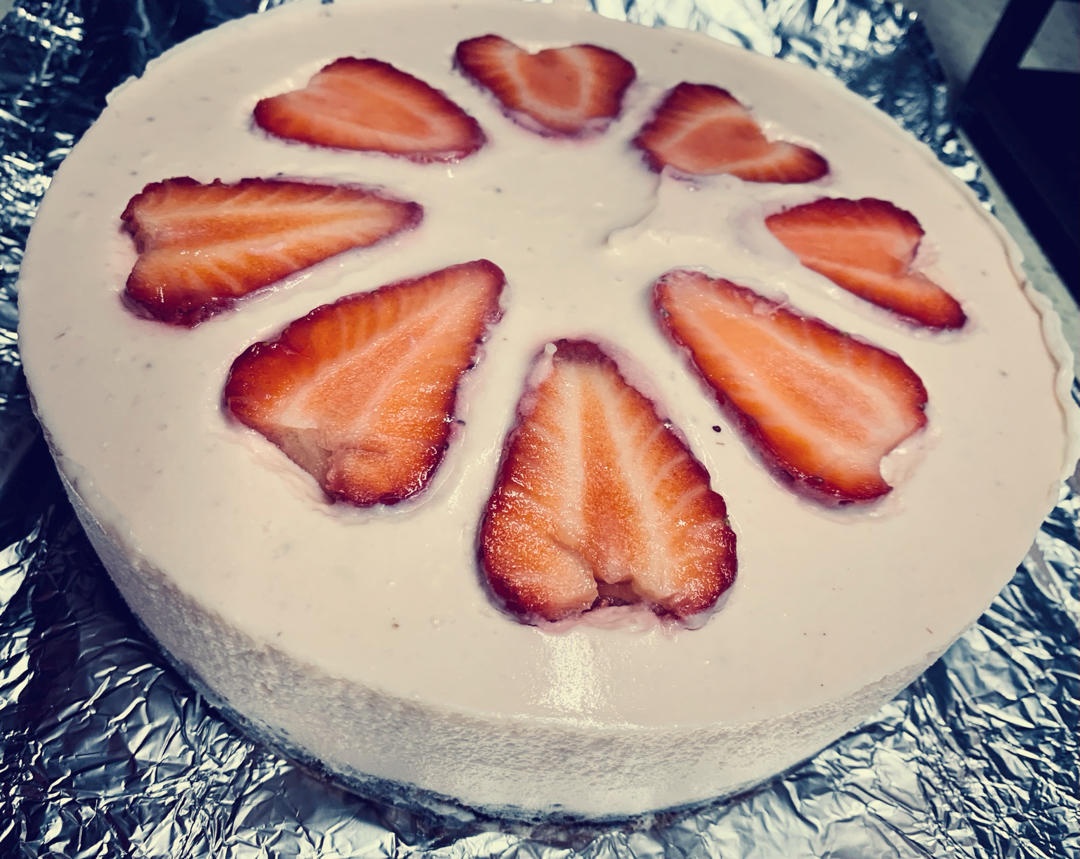 6寸草莓慕斯蛋糕