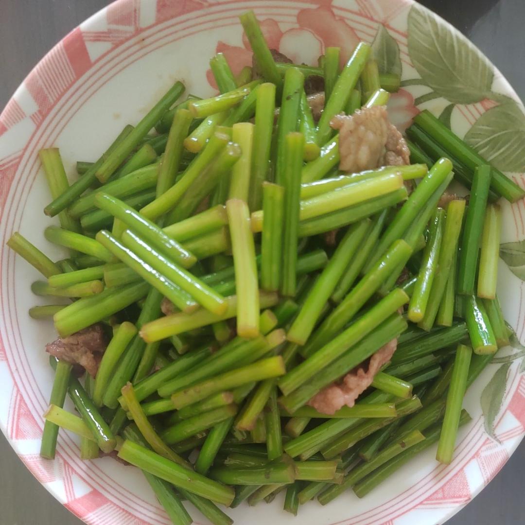 简单易做的下饭菜－蒜苔炒肉