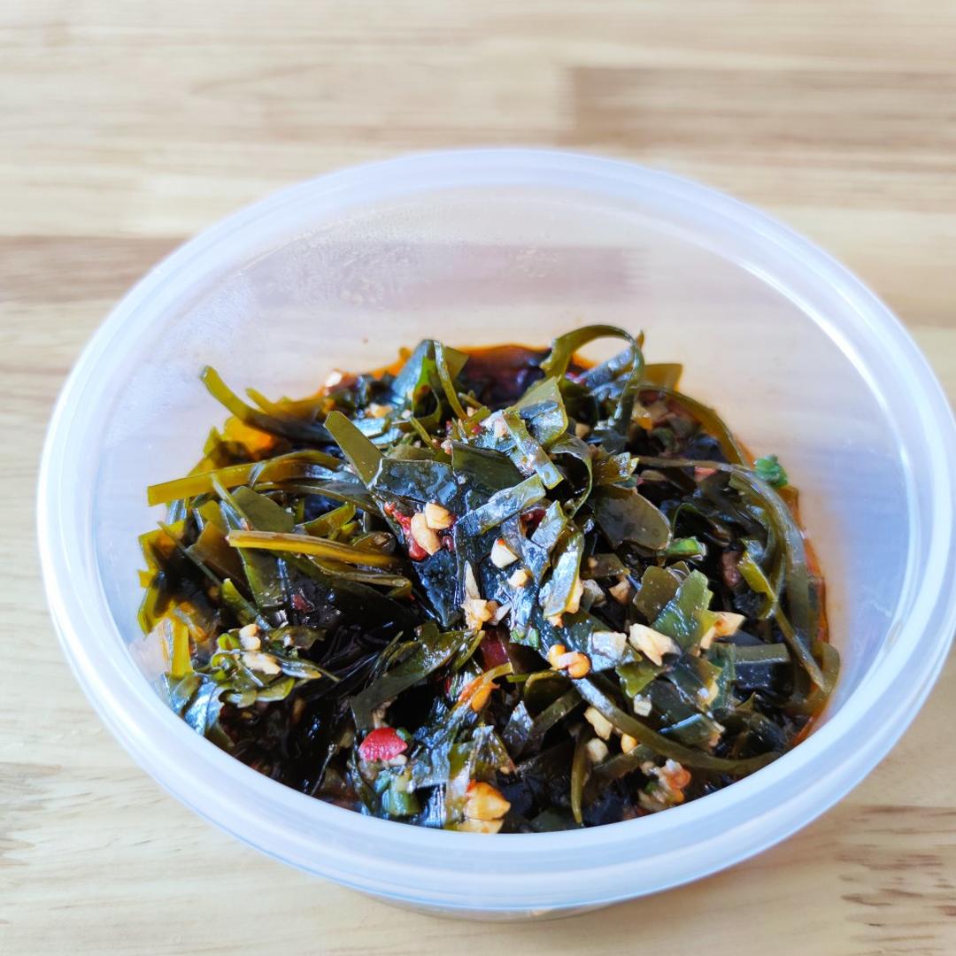 凉拌海带丝（酸辣麻香）爽口开胃咸甜适宜（配自制辣椒油方法）
