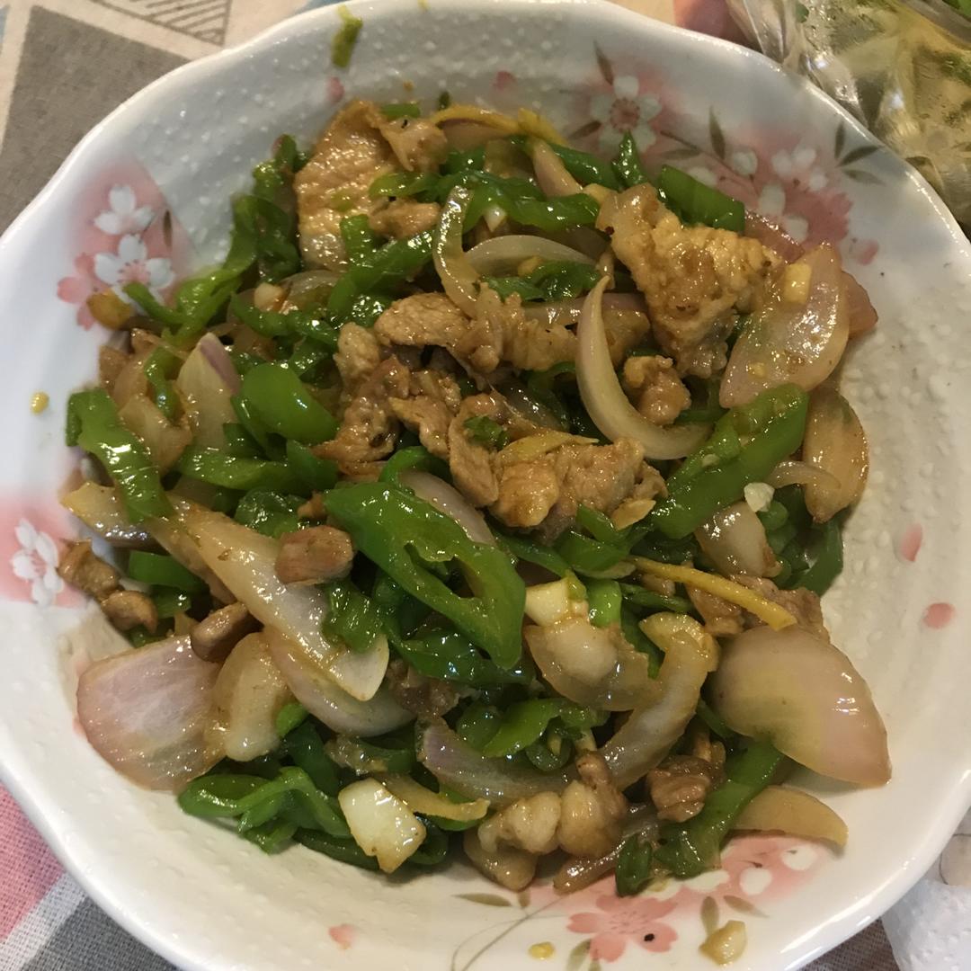 青椒洋葱炒五花肉