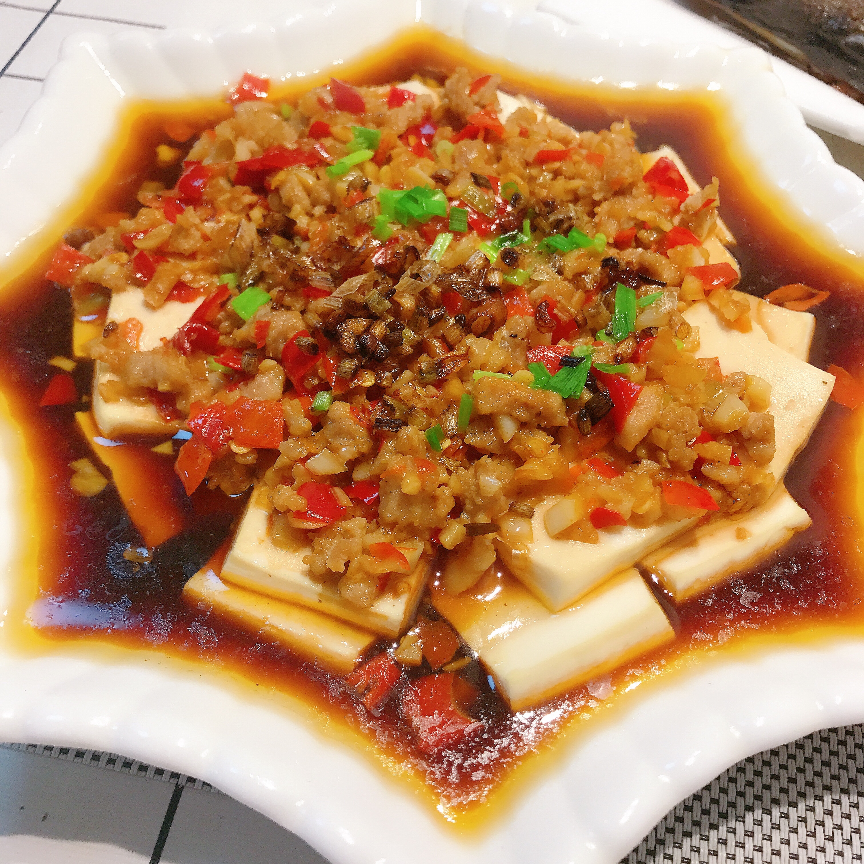 超级简单却又非常好吃的剁椒豆腐，新手0失败的做法