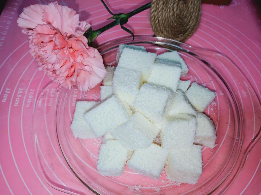 完胜85‘C的牛奶椰蓉小方