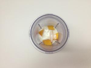 酸奶芒果冰淇淋的做法 步骤2