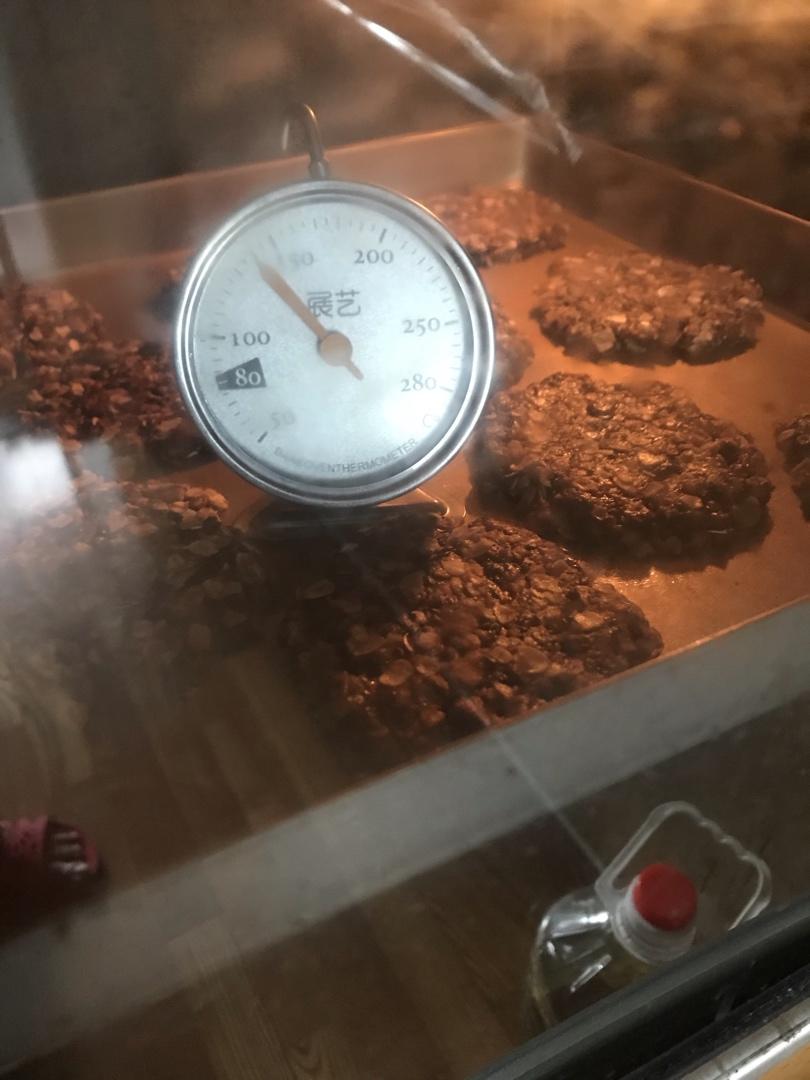 素食:有机燕麦芝麻大饼干