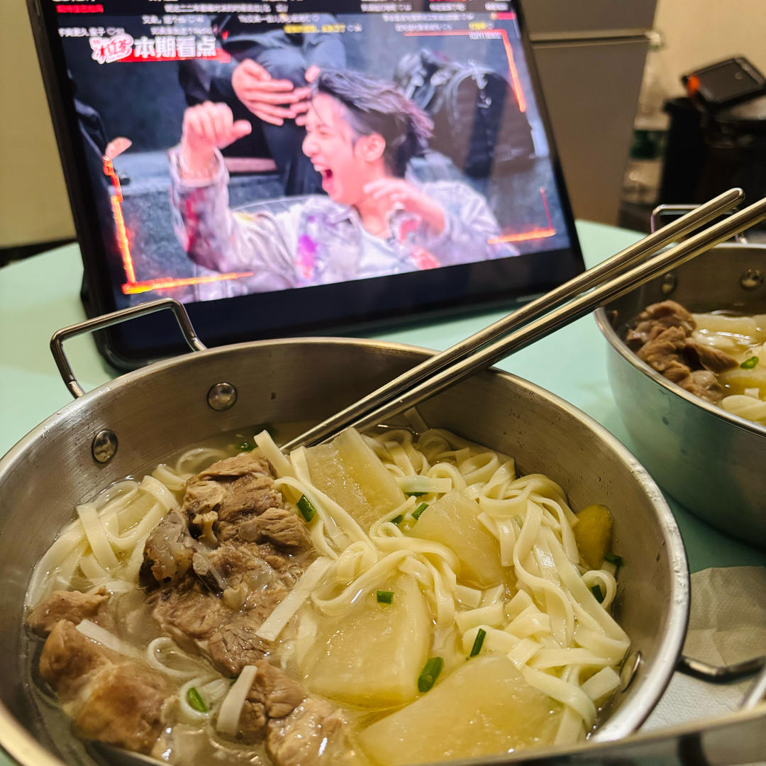 白萝卜排骨汤面