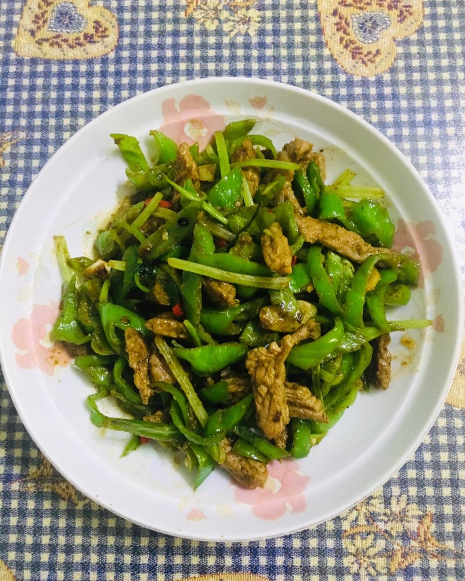 孜然牛肉炒青椒