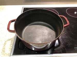 糖妈分享～铸铁锅版❤️黄豆芽烧五花肉（换食材在后面）的做法 步骤2