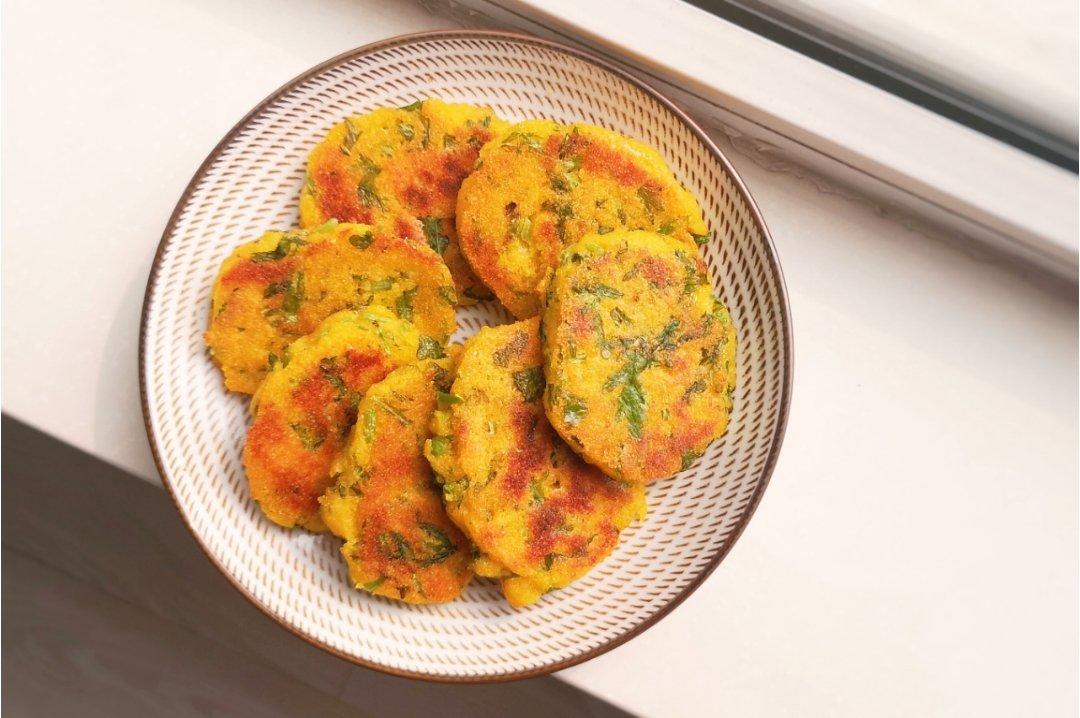玉米面菜饼子（贴饼子）
