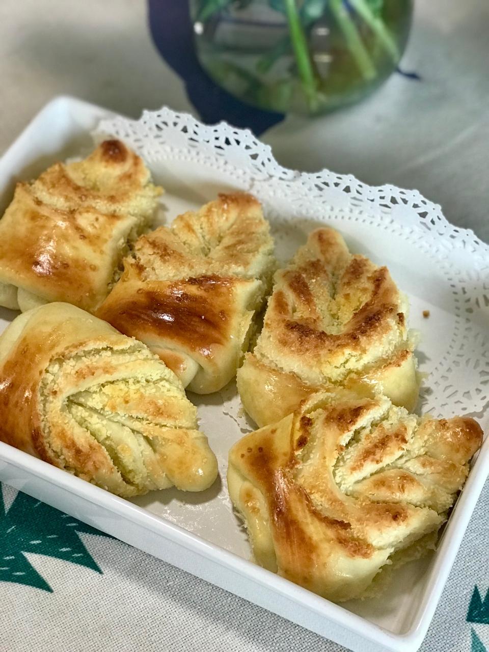 造型独特的叶子椰蓉面包