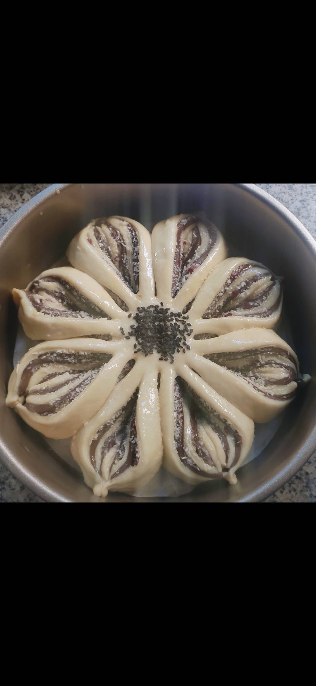 可可大理石纹双色花朵手撕面包B32