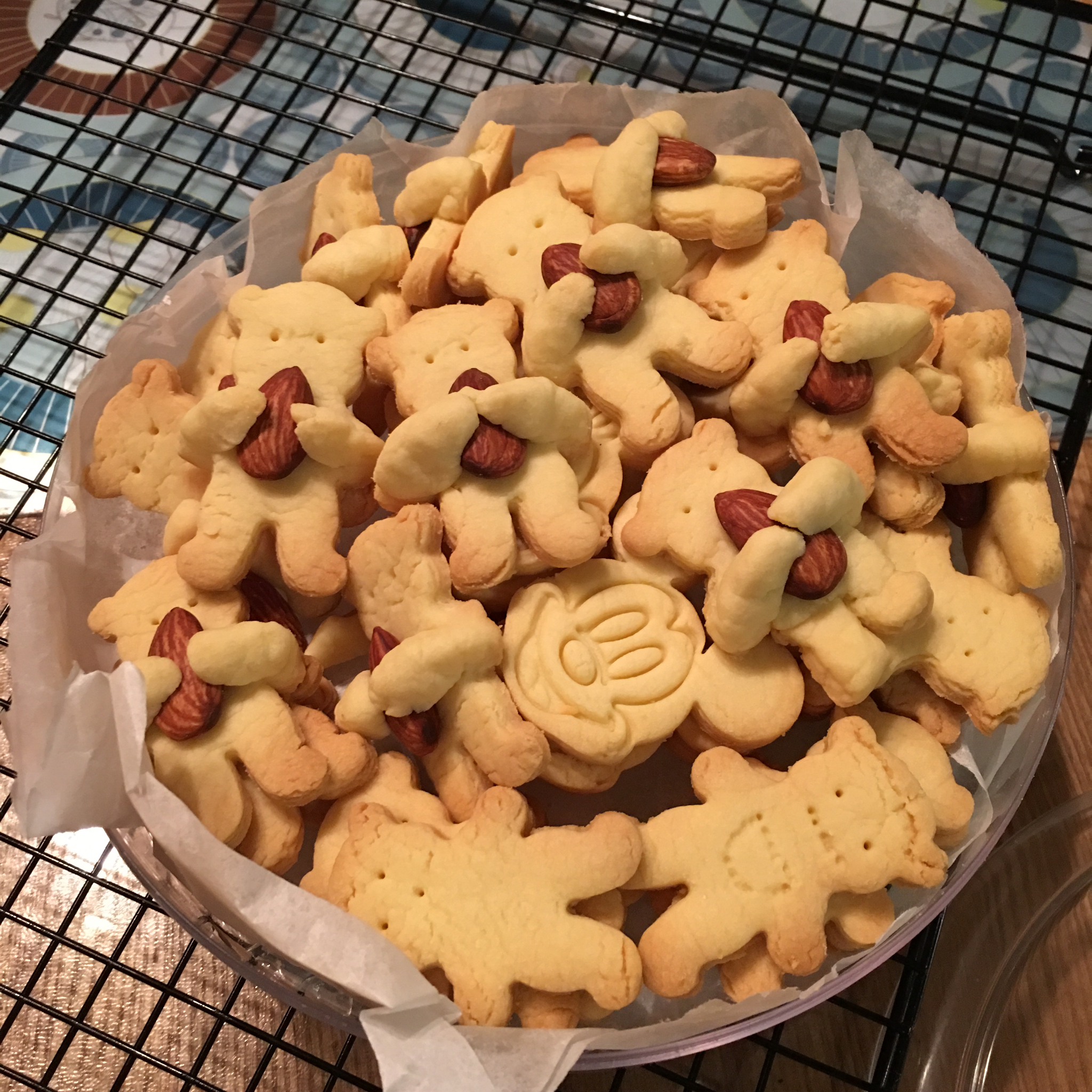 抱杏仁的小熊（造型饼干）