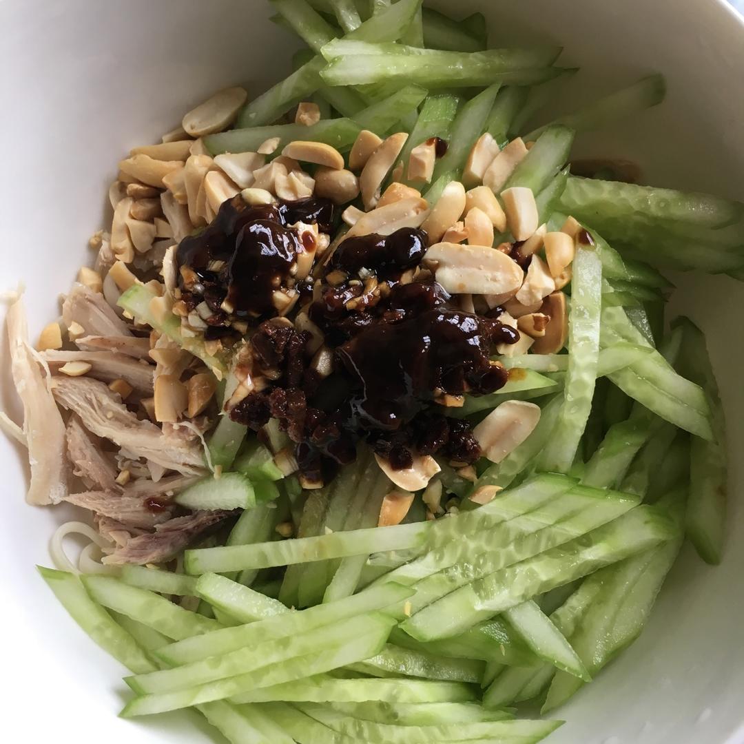 鸡丝凉面
