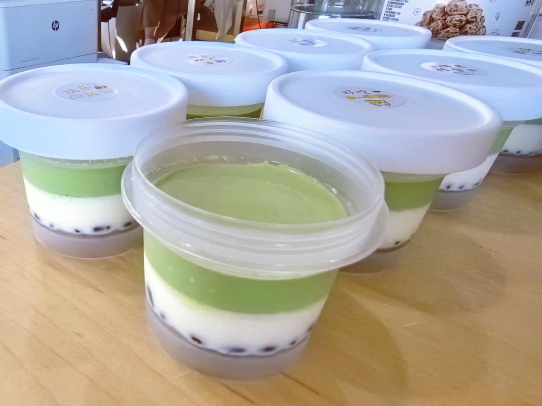 夏日必备甜品双色抹茶蜜豆奶冻