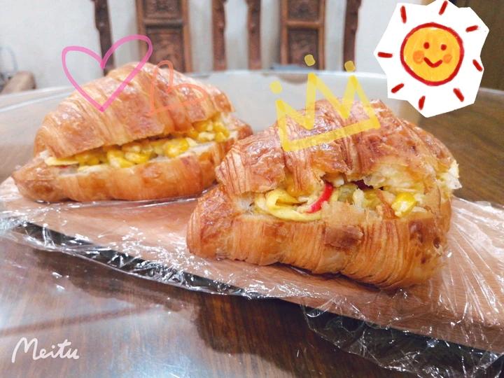 可颂培根三明治