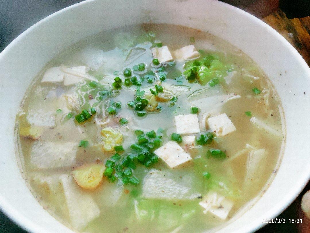 白萝卜豆腐汤