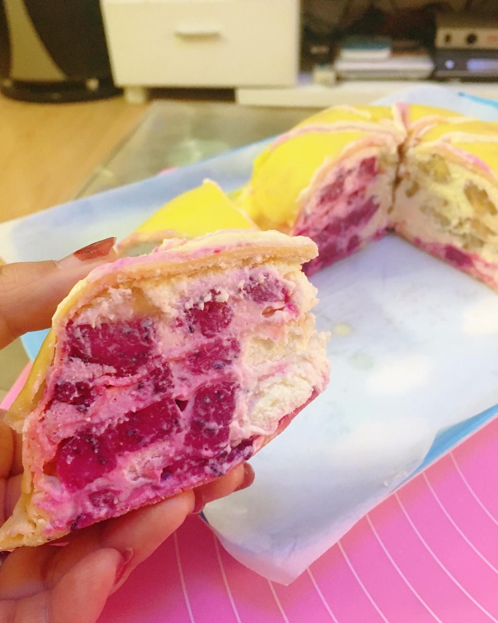 莫莫爱希哈做的火龙果千层蛋糕