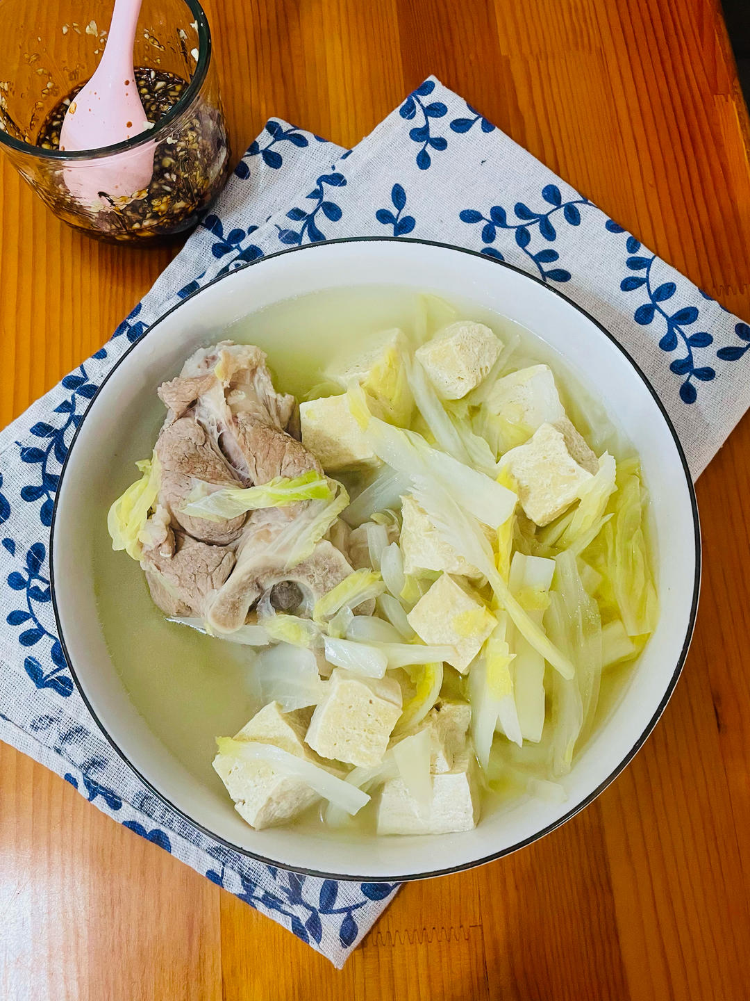 五花肉白菜炖冻豆腐