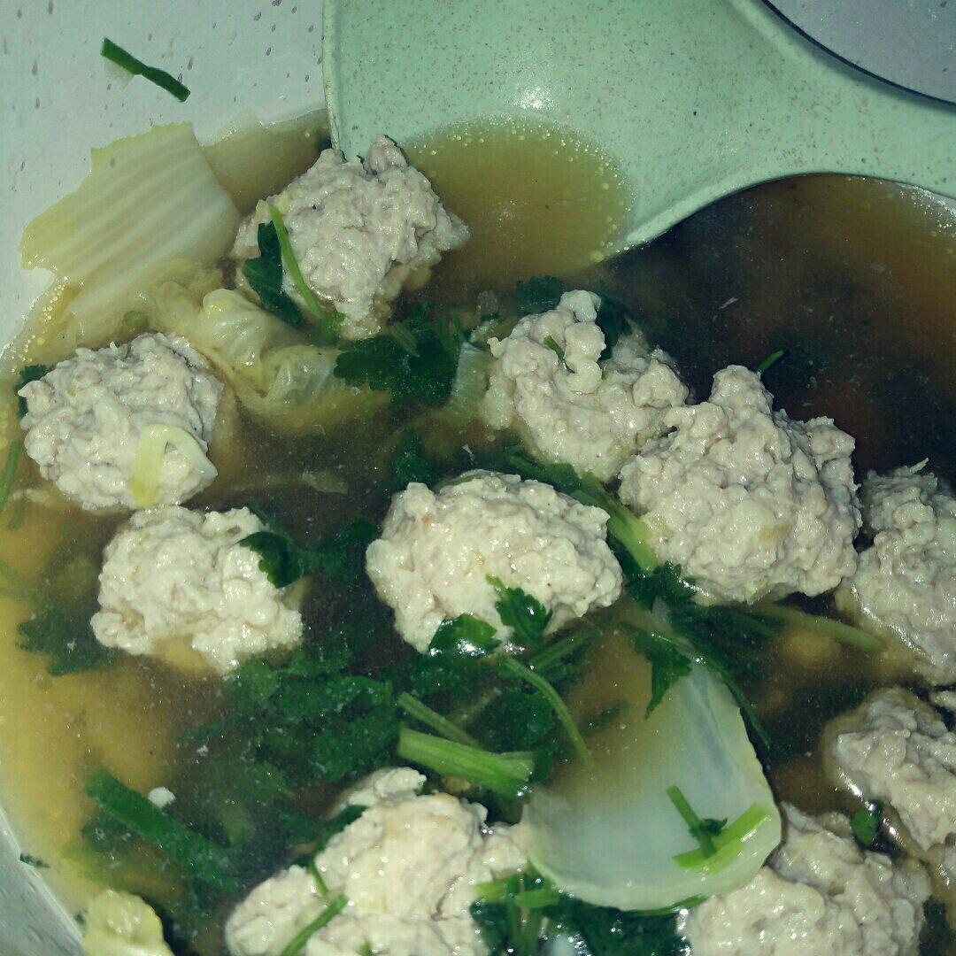 白菜丸子粉丝汤